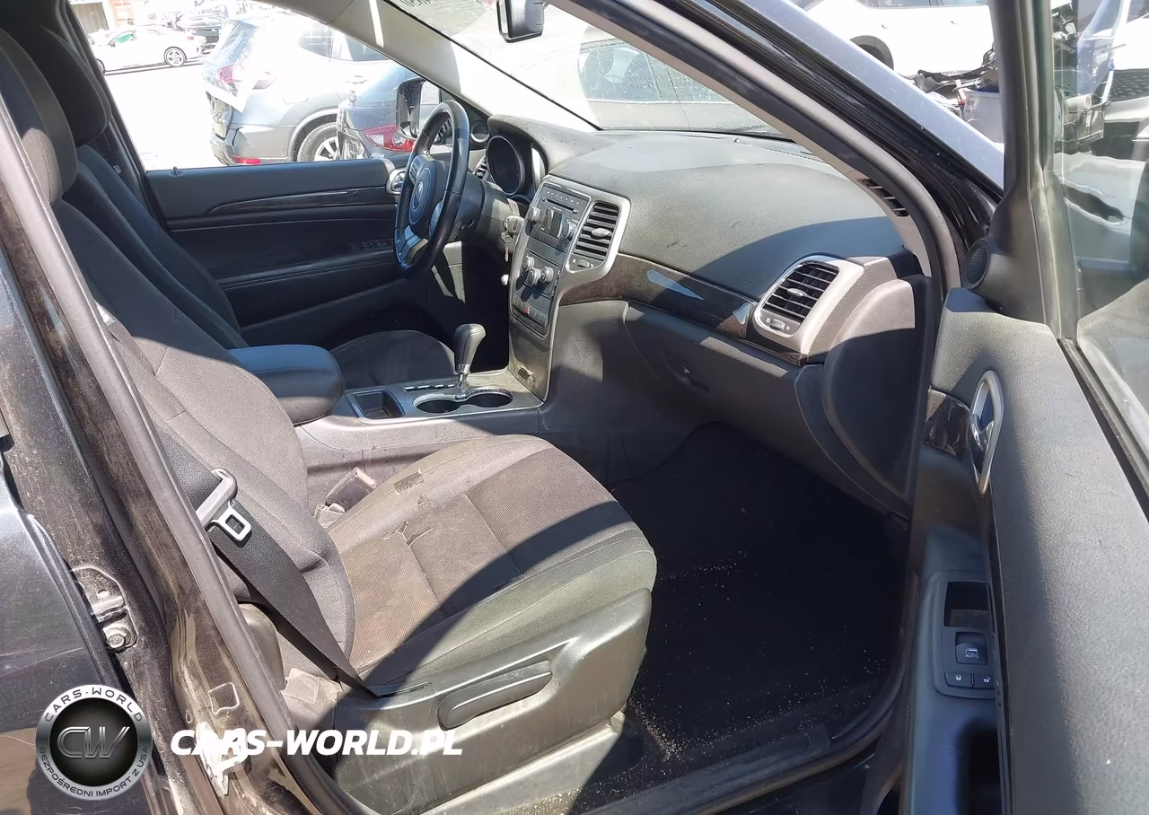 2012 Jeep Grand Cherokee Laredo VIN:1C4RJEAG0CC305305 - 5
