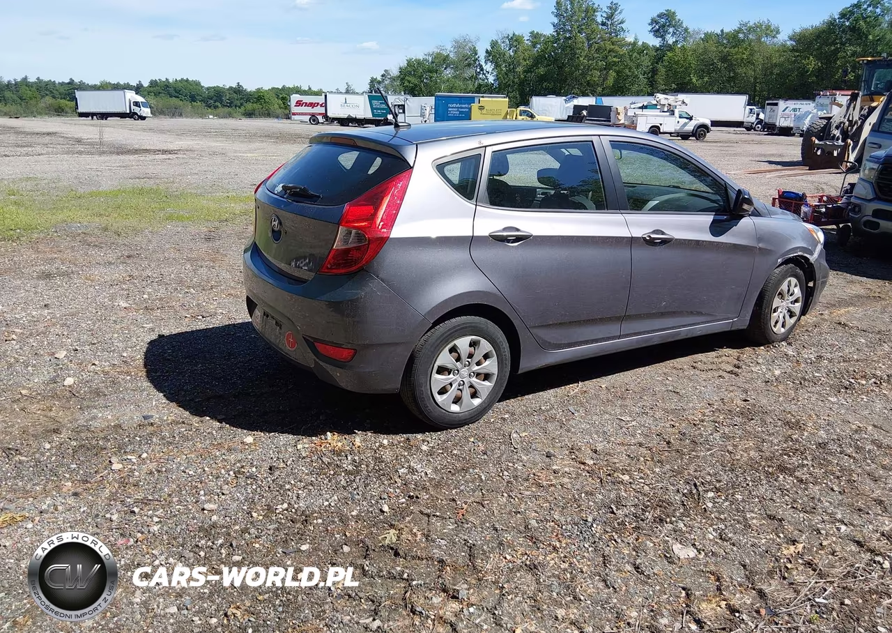 2015 Hyundai Accent Gs VIN:KMHCT5AE5FU226172 - 4