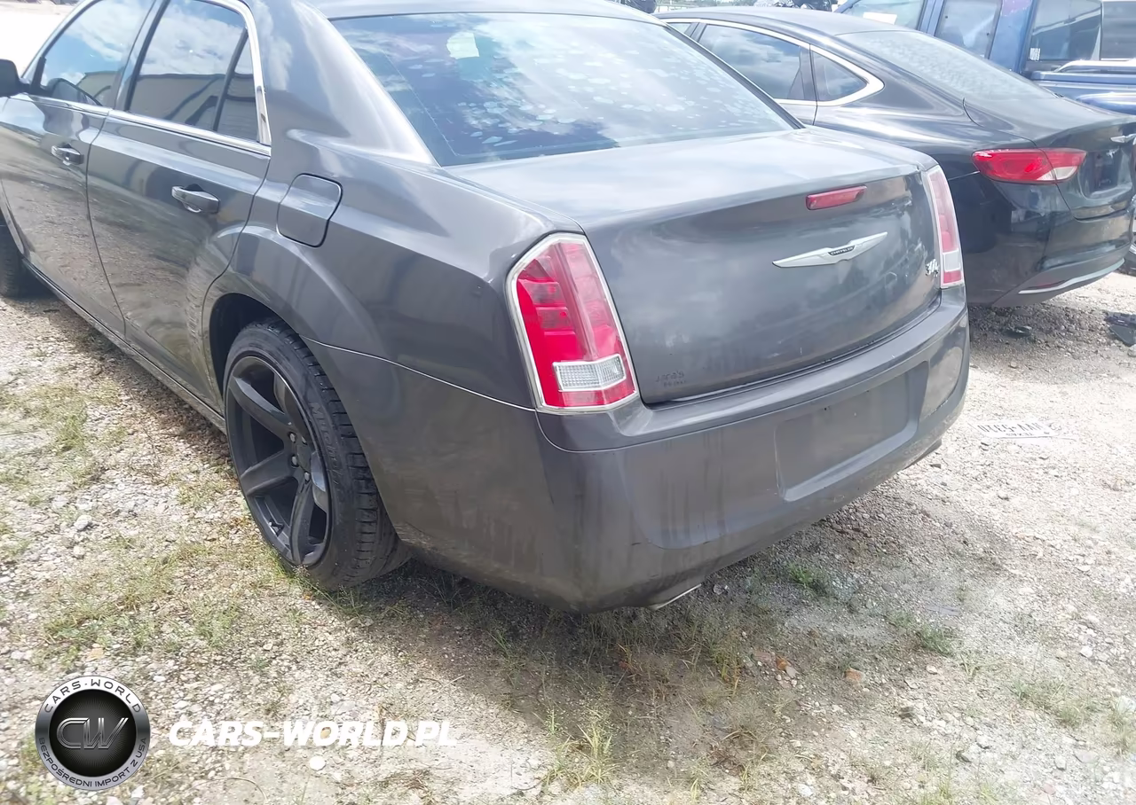 2014 Chrysler 300 300S VIN:2C3CCABG1EH145303 - 17