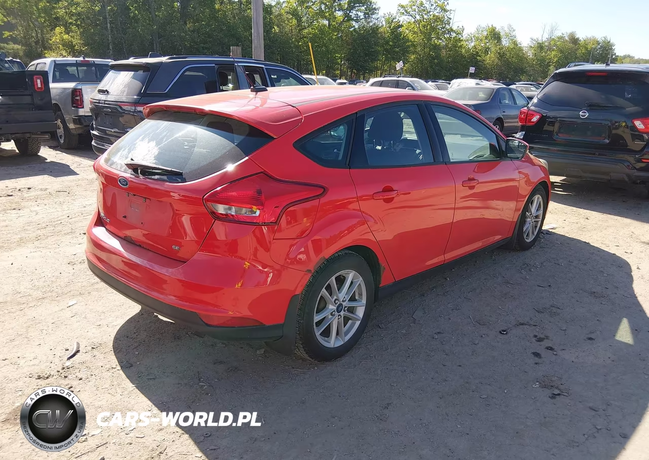 2015 Ford Focus Se VIN:1FADP3K28FL243128 - 4