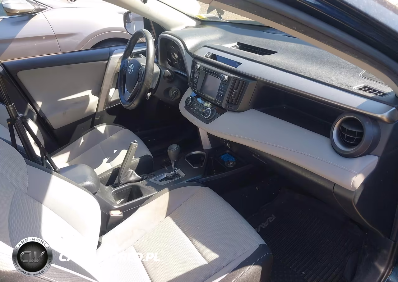 2017 Toyota Rav4 Xle VIN:JTMRFREV8HD204984 - 5