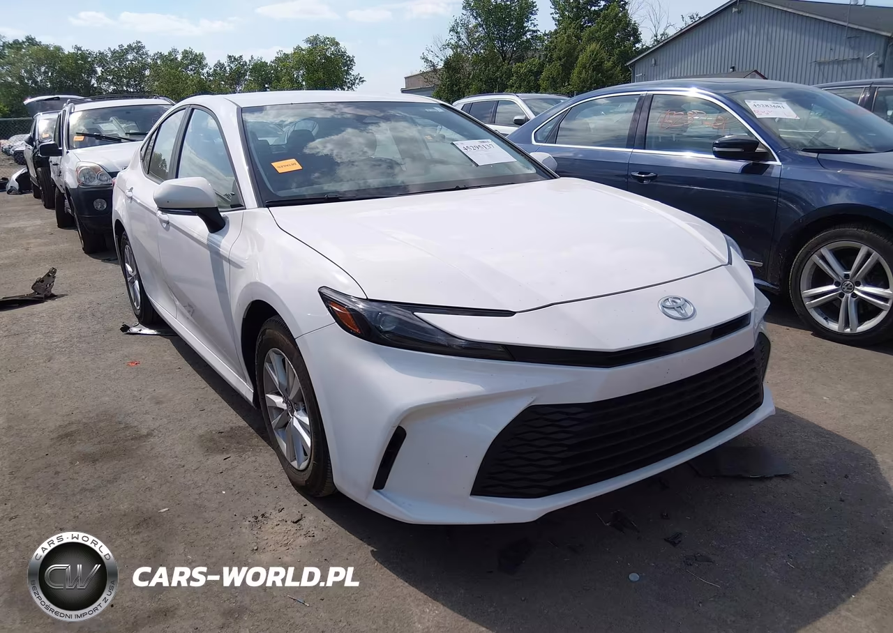 2025 Toyota Camry Le – zdjęcie 1 z 16