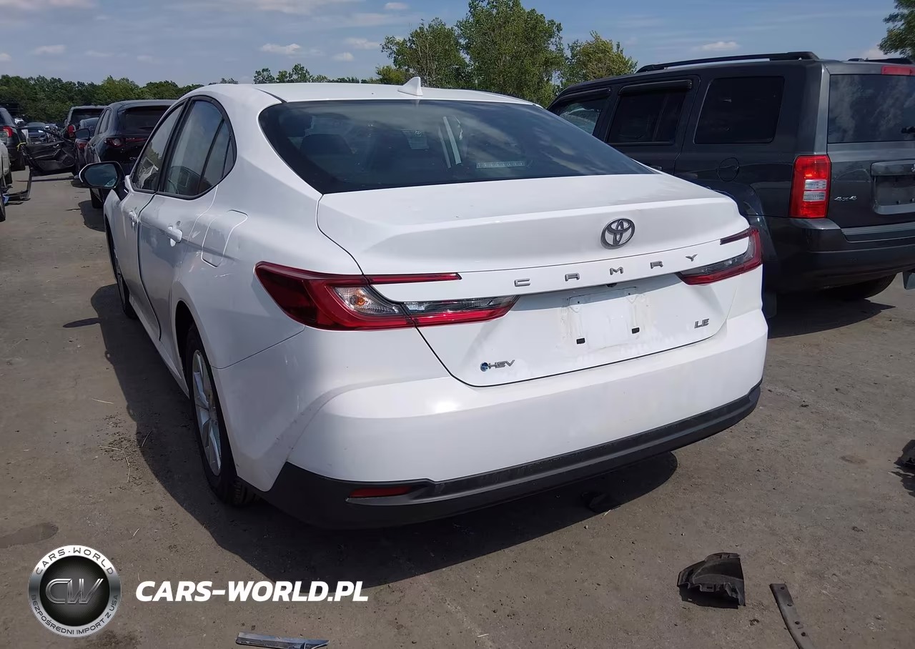 2025 Toyota Camry Le VIN:4T1DAACK1SU088422 - 3