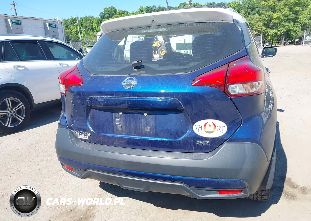 2019 Nissan Kicks Sr VIN:3N1CP5CU5KL528842 - 17
