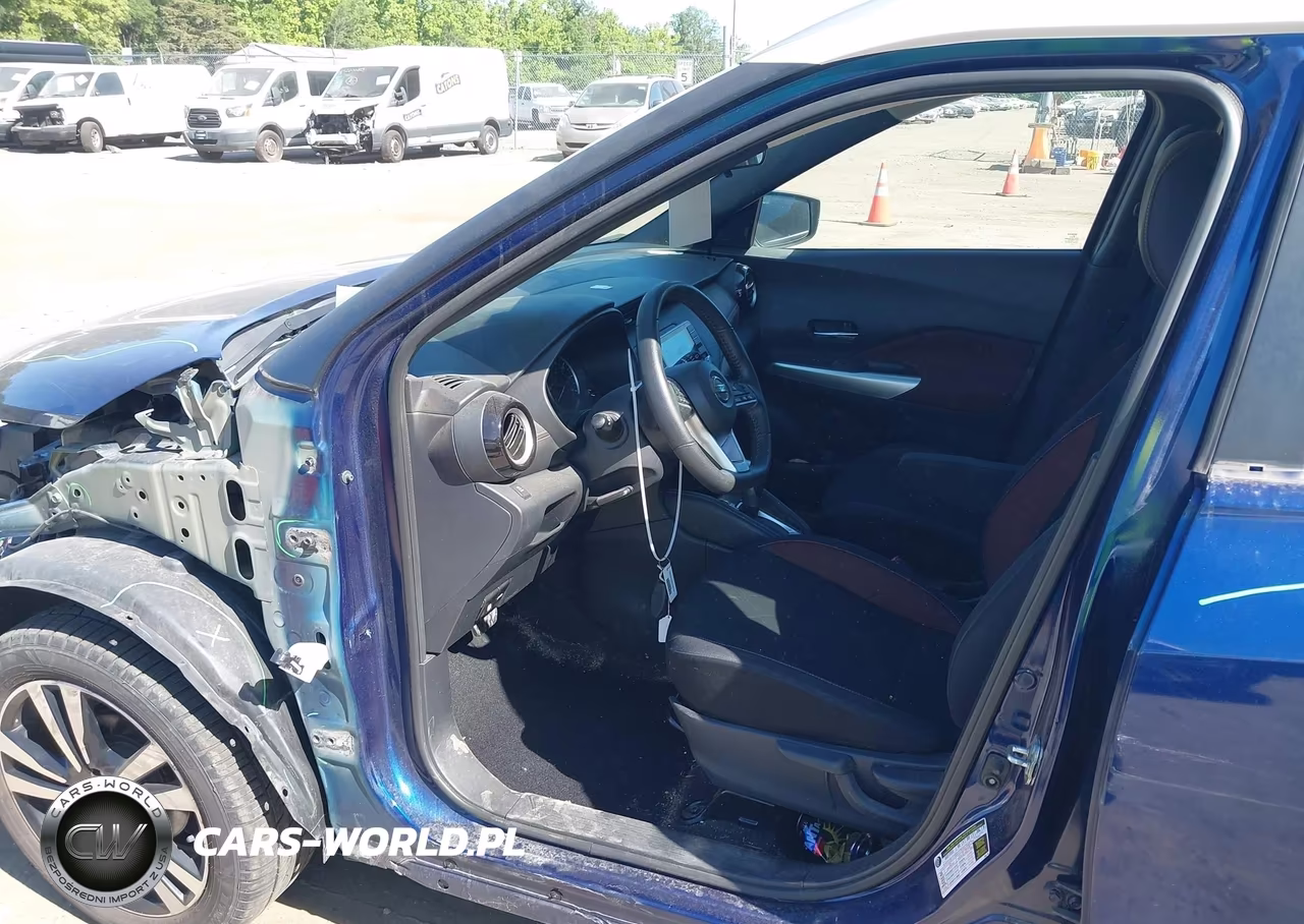 2019 Nissan Kicks Sr VIN:3N1CP5CU5KL528842 - 6