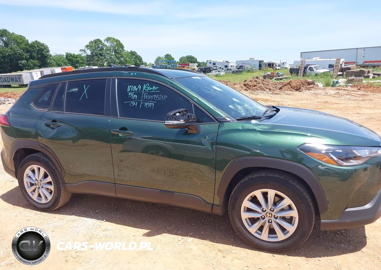 2024 Toyota Corolla Cross Le VIN:7MUCAAAG3RV093379 - 13