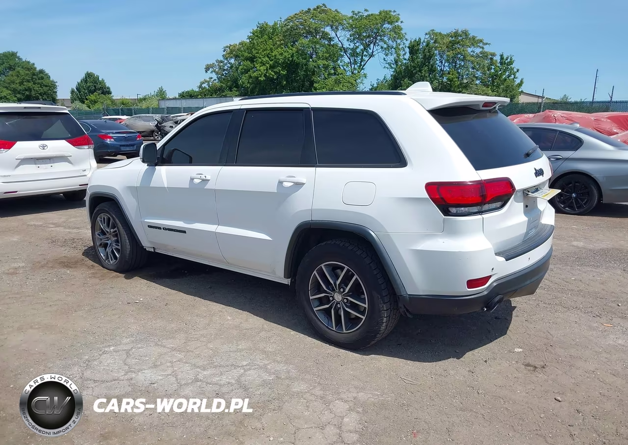 2018 Jeep Grand Cherokee Srt 4X4 VIN:1C4RJFDJ8JC185375 - 3