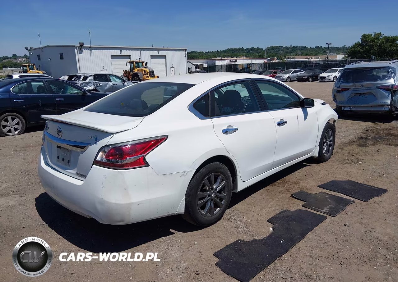 2015 Nissan Altima 2.5 S VIN:1N4AL3AP2FC251687 - 4