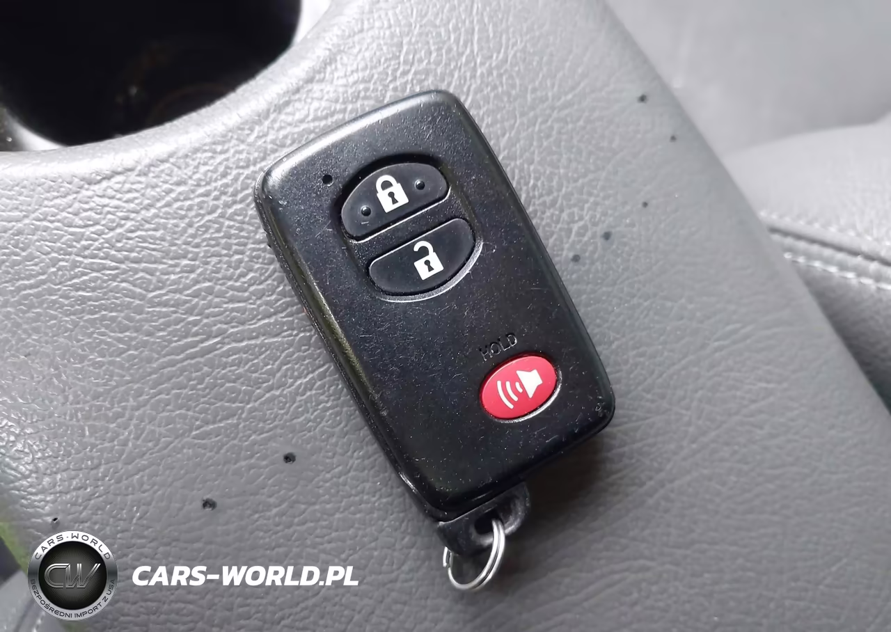 2015 Toyota Prius Two VIN:JTDKN3DU9F1936064 - 11