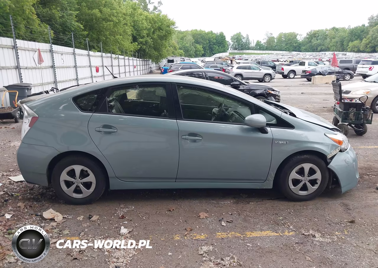 2015 Toyota Prius Two VIN:JTDKN3DU9F1936064 - 13