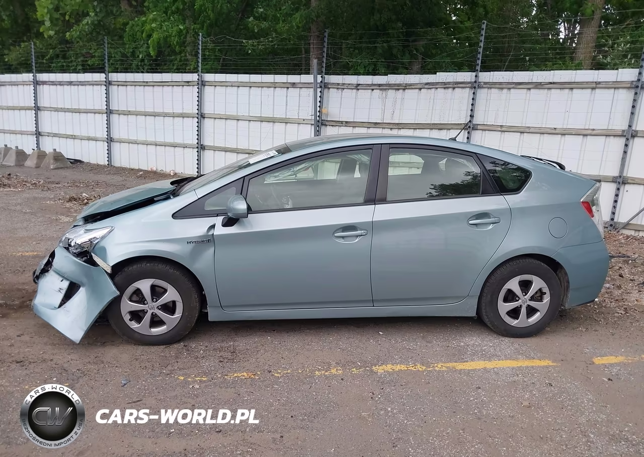 2015 Toyota Prius Two VIN:JTDKN3DU9F1936064 - 14