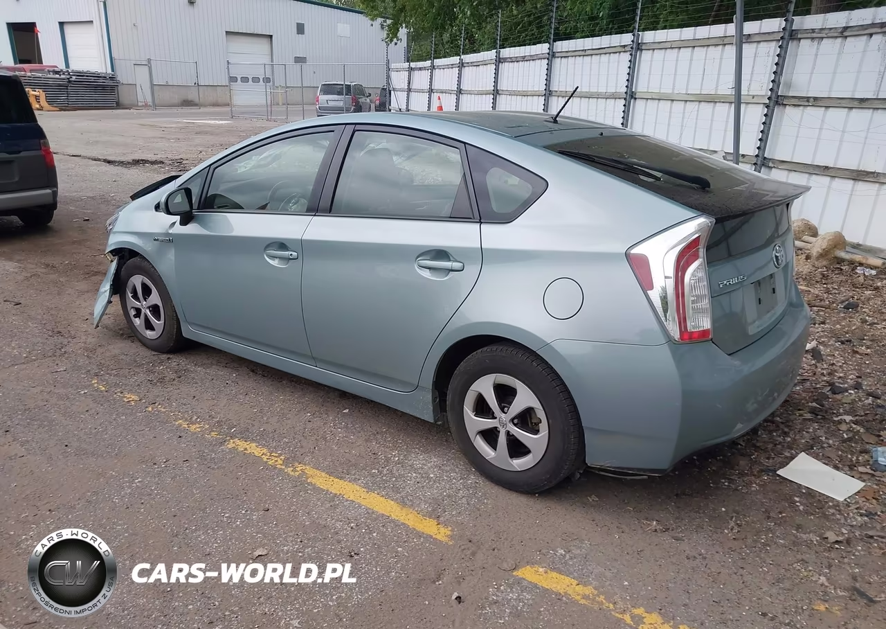 2015 Toyota Prius Two VIN:JTDKN3DU9F1936064 - 3