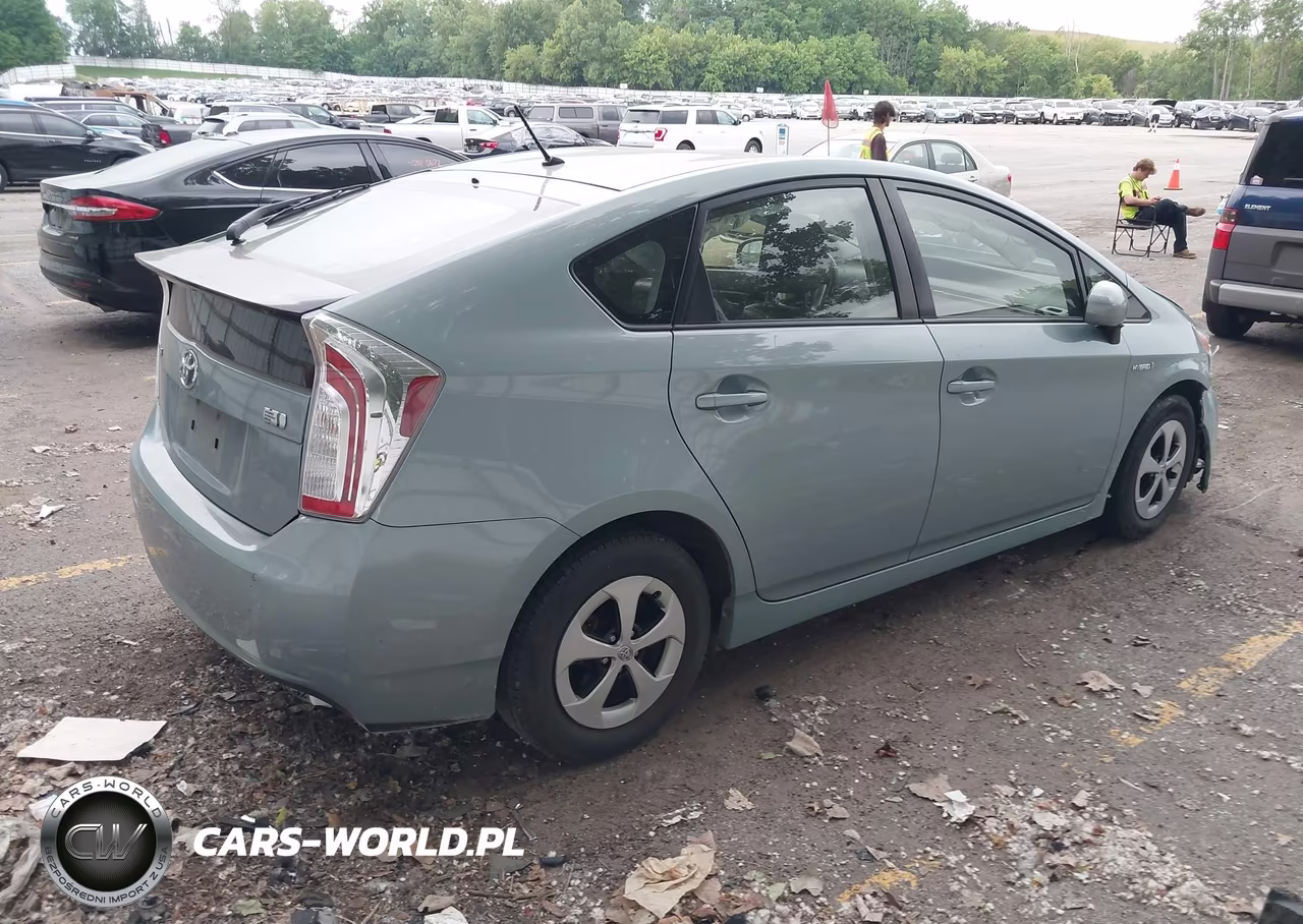 2015 Toyota Prius Two VIN:JTDKN3DU9F1936064 - 4