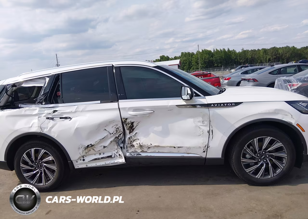 2025 Lincoln Aviator Premiere VIN:5LM5J6XC8SGL28839 - 13