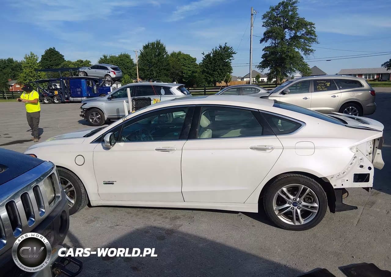 2016 Ford Fusion Energi Titanium VIN:3FA6P0SU6GR336676 - 14