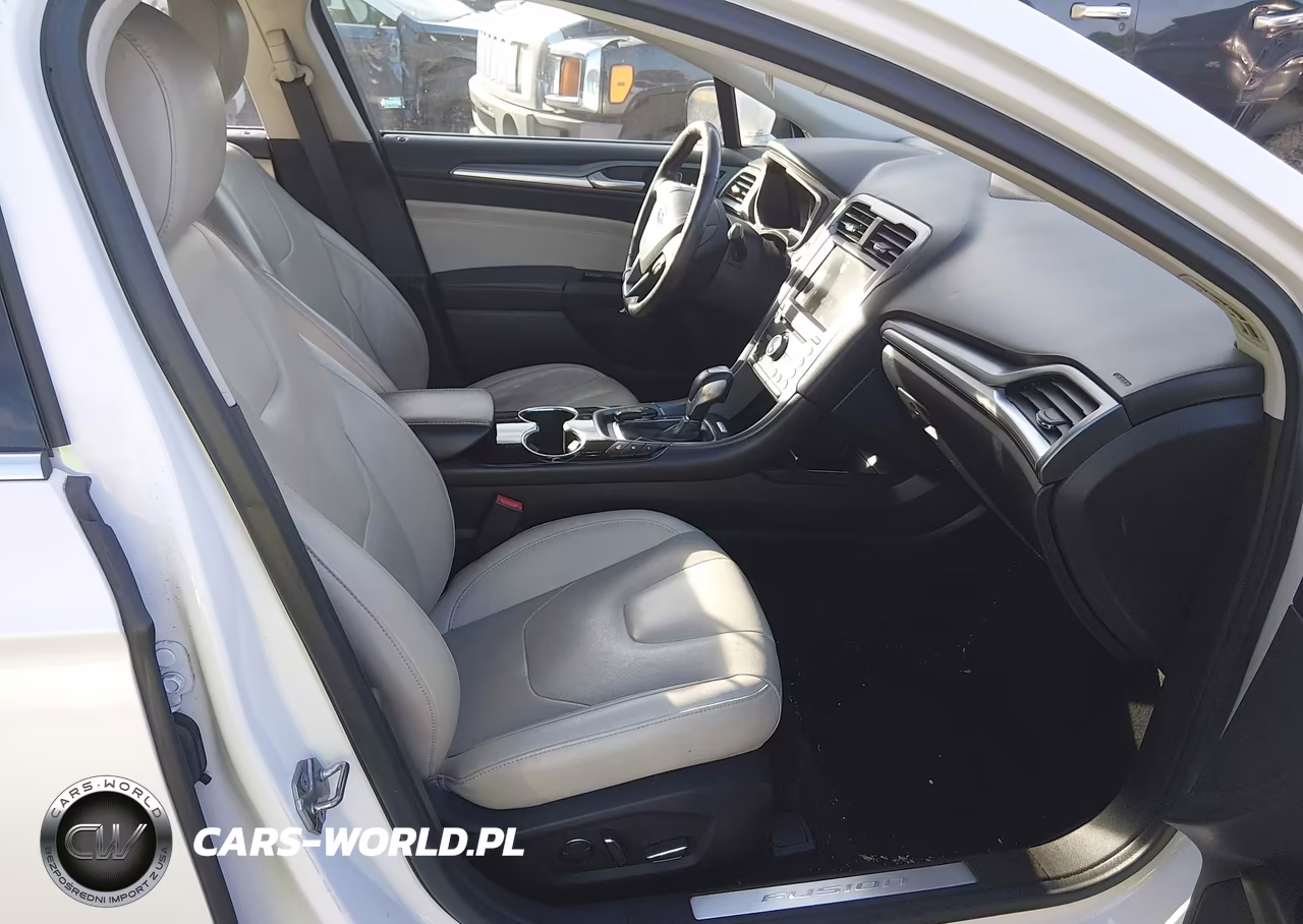 2016 Ford Fusion Energi Titanium VIN:3FA6P0SU6GR336676 - 5