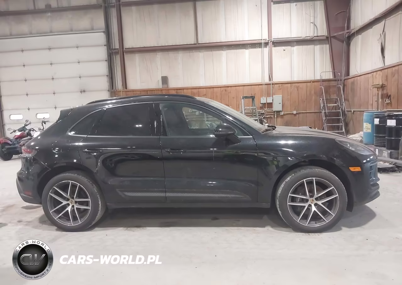 2023 Porsche Macan T VIN:WP1AA2A5XPLB08043 - 13