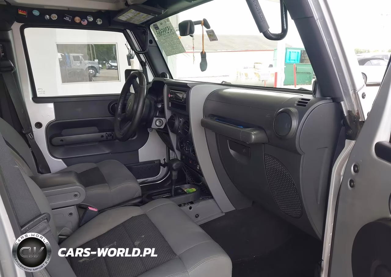 2009 Jeep Wrangler Unlimited X VIN:1J4GB39199L756874 - 5