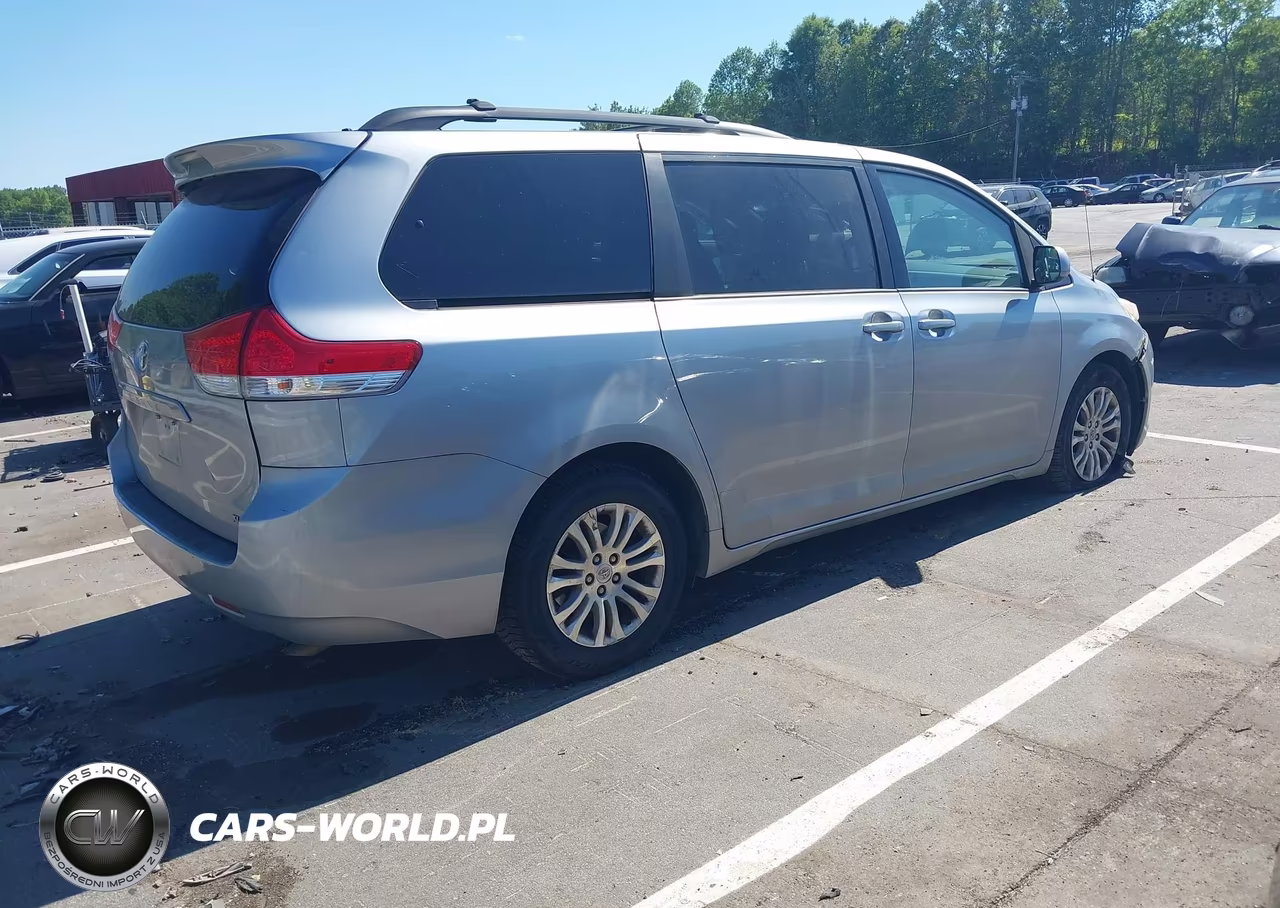 2014 Toyota Sienna Xle V6 8 Passenger VIN:5TDYK3DC7ES483705 - 4