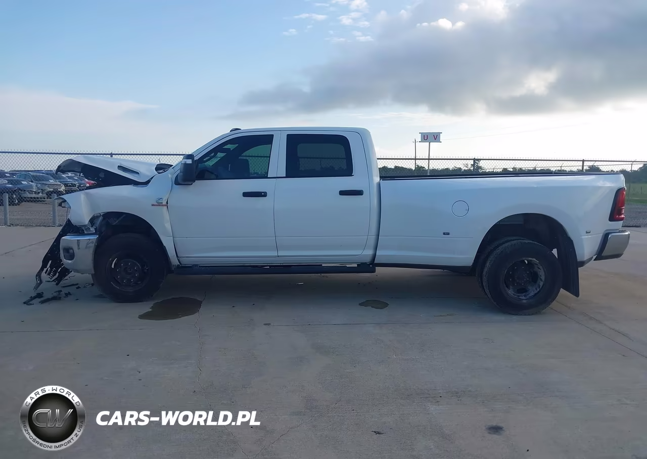 2026 Ram 3500 VIN:3C63RRGL1TG228622 - 13