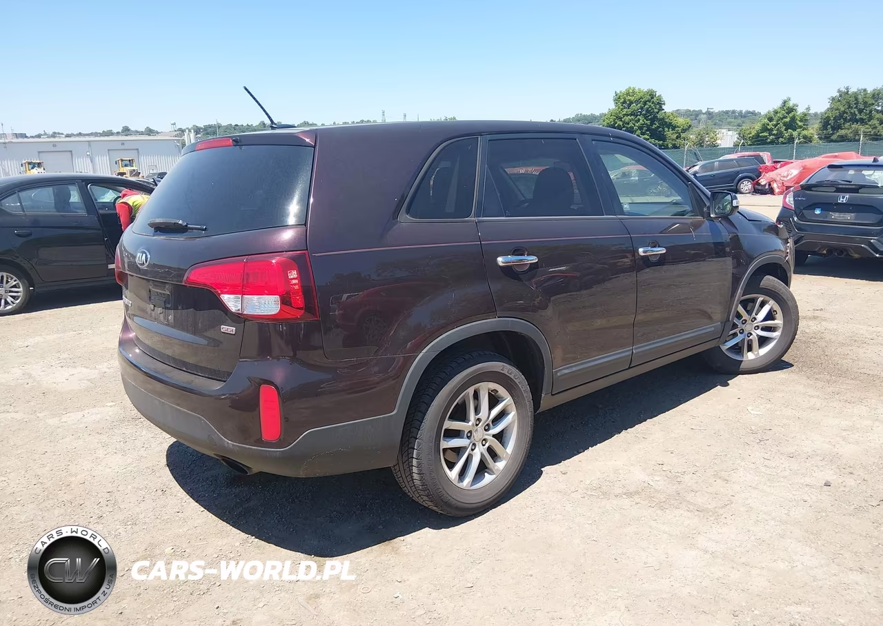 2014 Kia Sorento Lx VIN:5XYKT3A6XEG523550 - 4
