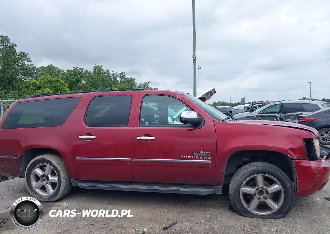 2011 Chevrolet Suburban 1500 Ls VIN:1GNSCHE02BR217921 - 13
