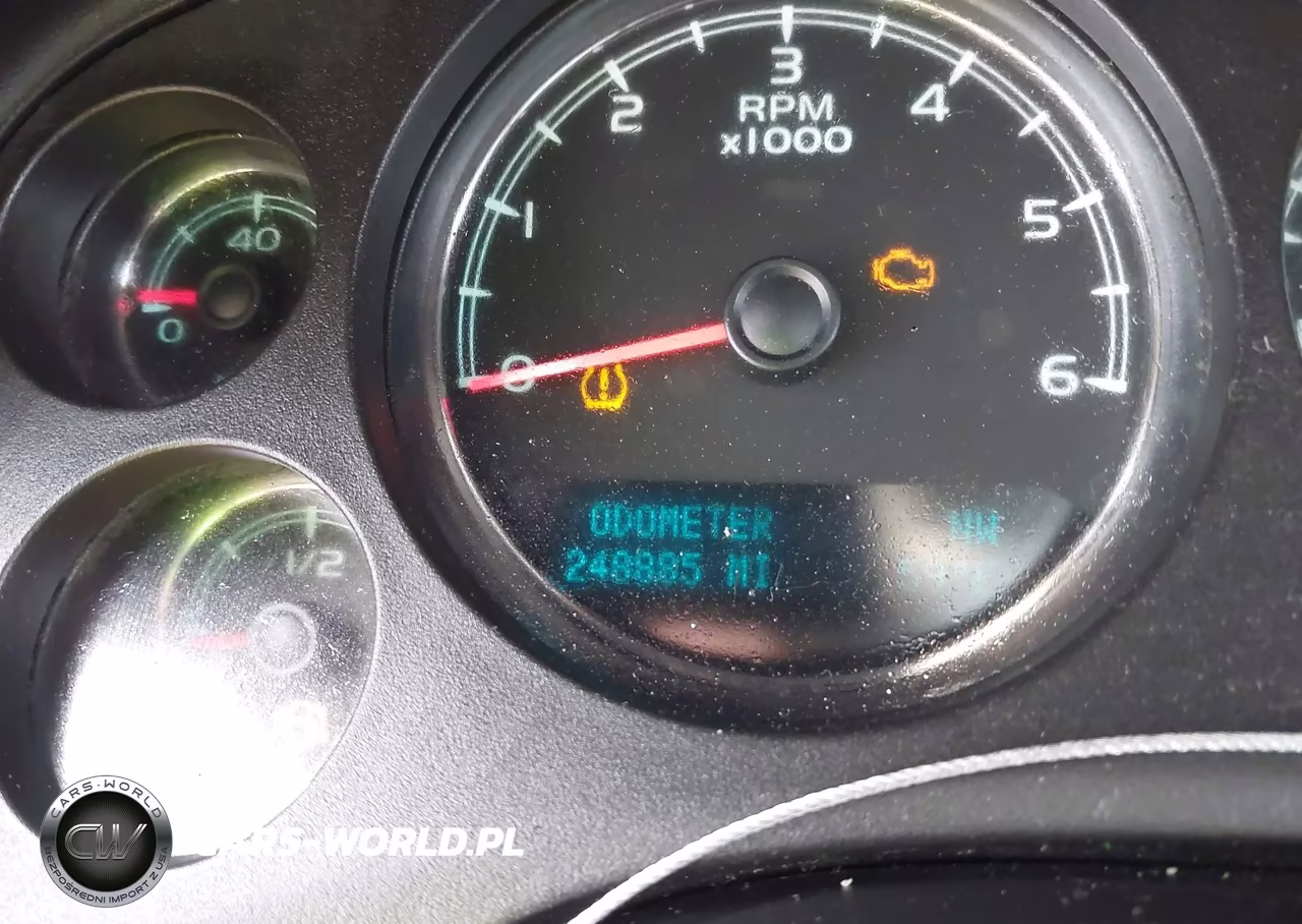 2011 Chevrolet Suburban 1500 Ls VIN:1GNSCHE02BR217921 - 15