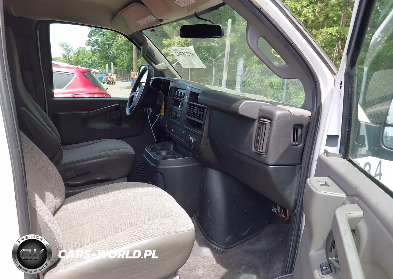 2017 Chevrolet Express 2500 Work Van VIN:1GCWGAFF5H1133852 - 5