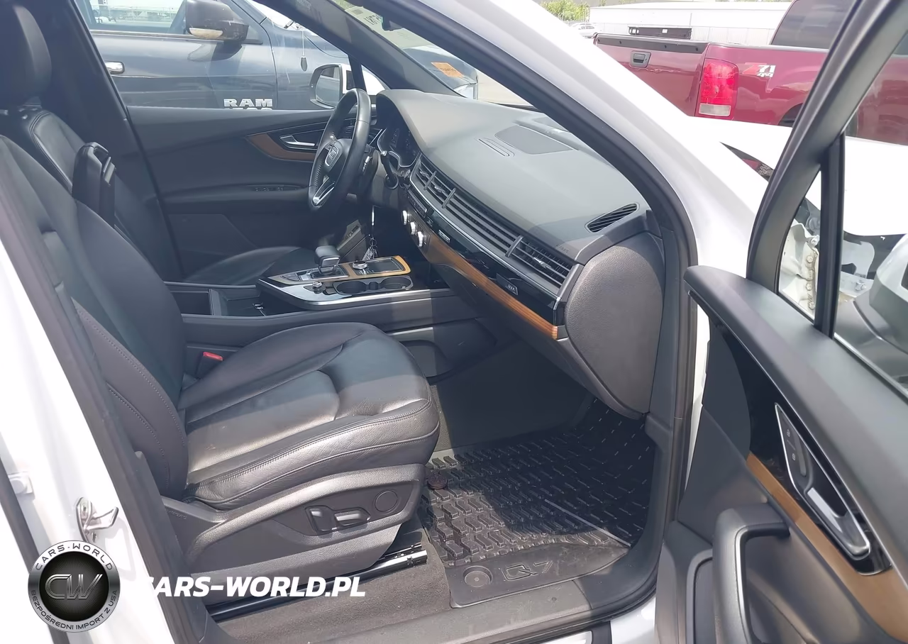 2017 Audi Q7 3.0T Premium VIN:WA1LAAF71HD053048 - 5
