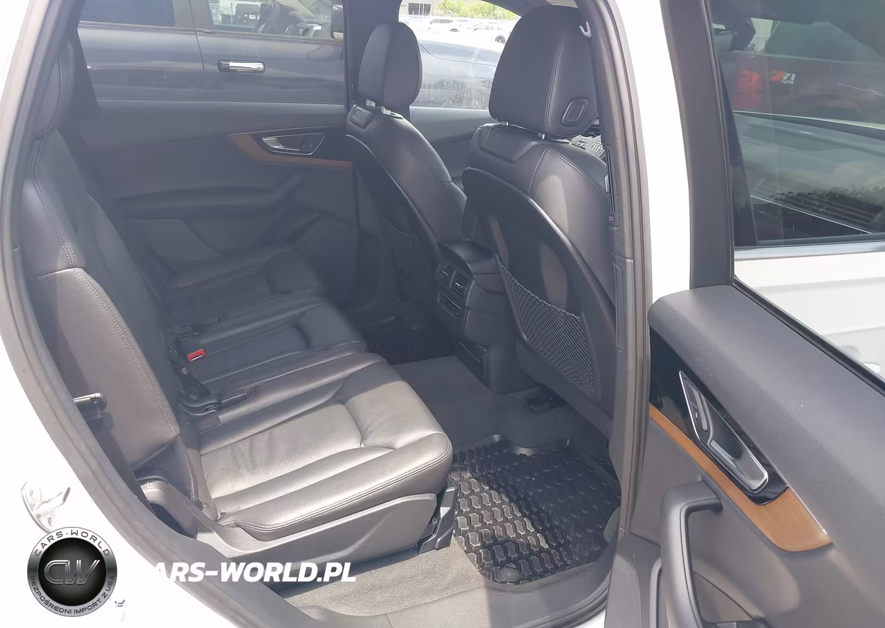 2017 Audi Q7 3.0T Premium VIN:WA1LAAF71HD053048 - 8