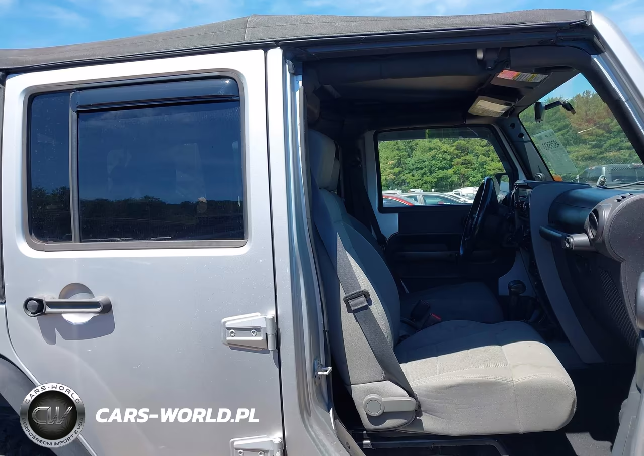 2008 Jeep Wrangler Unlimited Rubicon VIN:1J4GA69158L566024 - 5