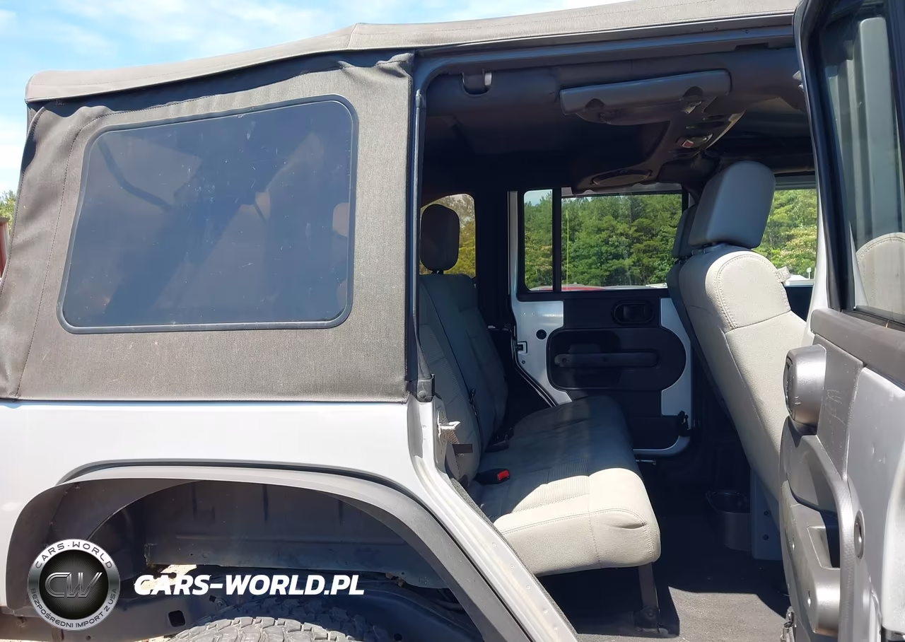 2008 Jeep Wrangler Unlimited Rubicon VIN:1J4GA69158L566024 - 8