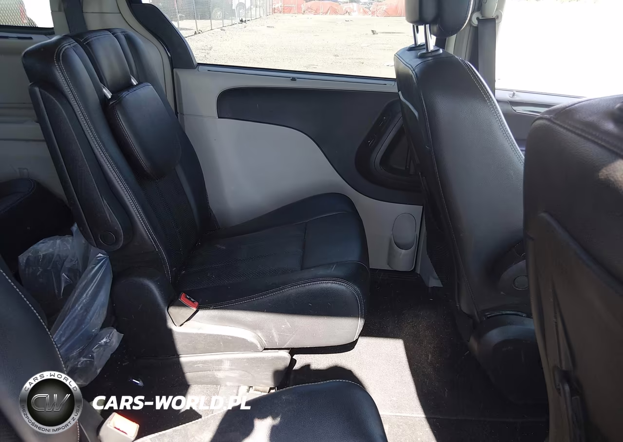 2015 Chrysler Town & Country Touring-L VIN:2C4RC1CG4FR513697 - 8