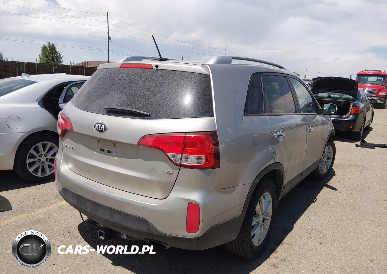 2015 Kia Sorento Lx V6 VIN:5XYKTDA78FG653763 - 4