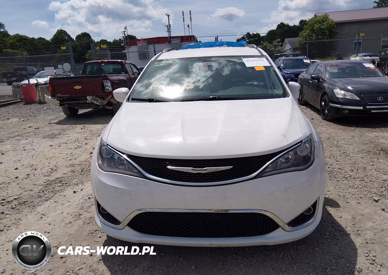 2018 Chrysler Pacifica Touring L VIN:2C4RC1BG9JR110549 - 13