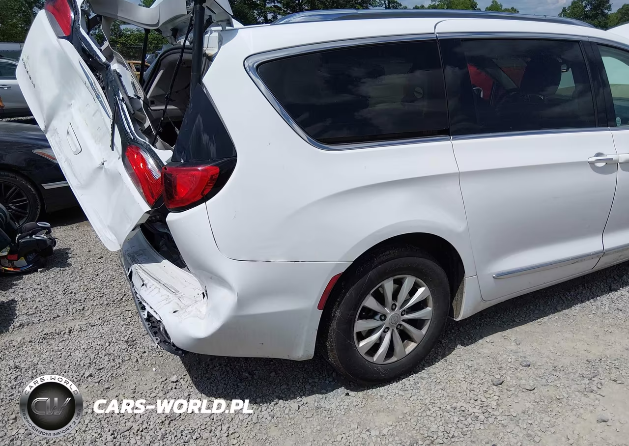 2018 Chrysler Pacifica Touring L VIN:2C4RC1BG9JR110549 - 18