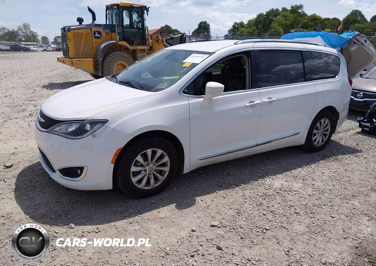2018 Chrysler Pacifica Touring L VIN:2C4RC1BG9JR110549 - 2