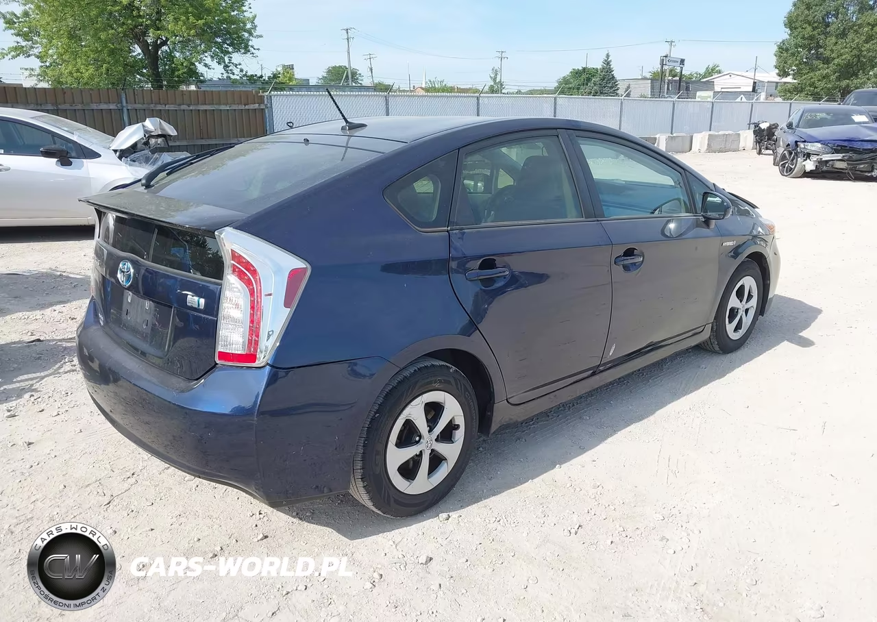 2014 Toyota Prius Four VIN:JTDKN3DU1E1752655 - 4