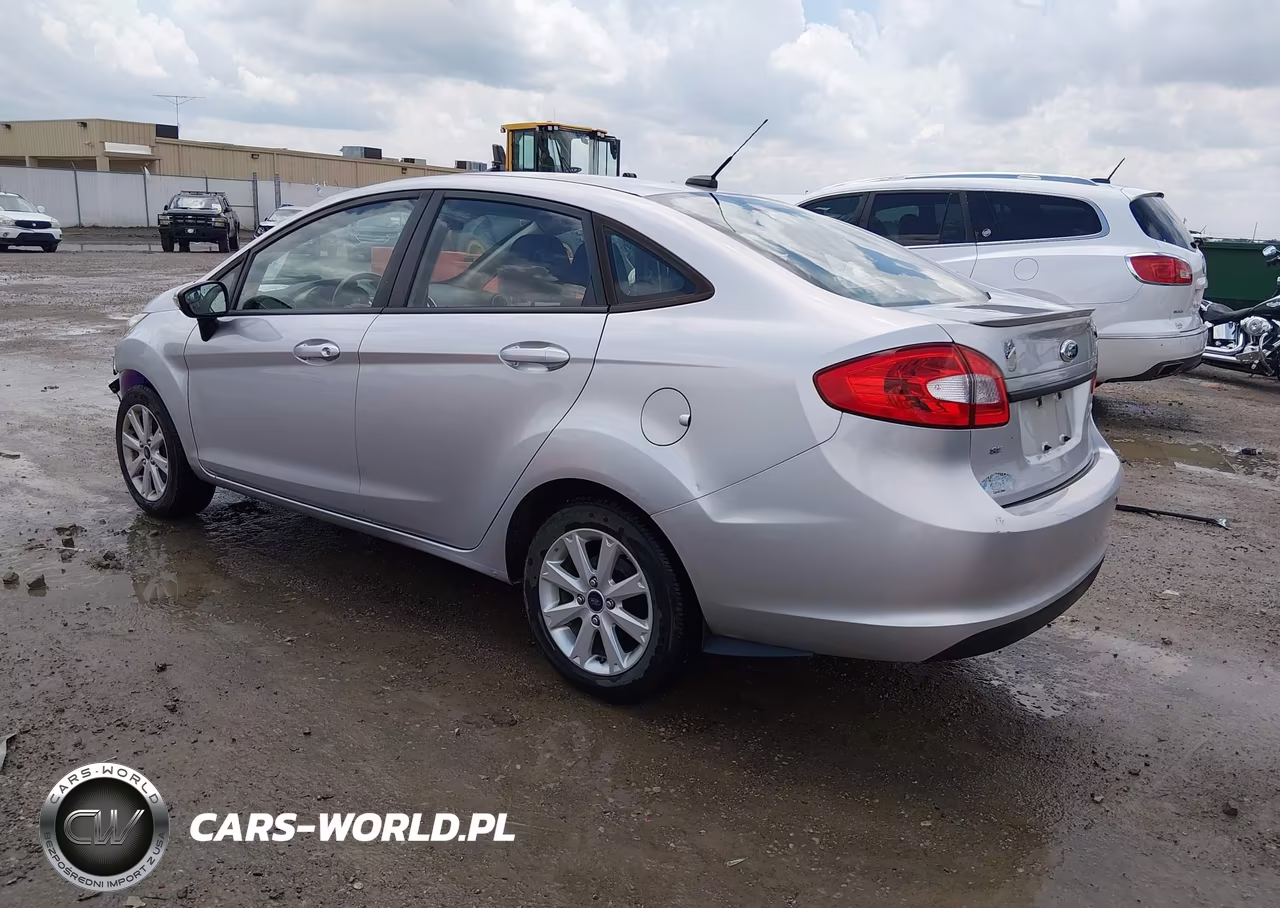 2013 Ford Fiesta Se VIN:3FADP4BJXDM141418 - 3