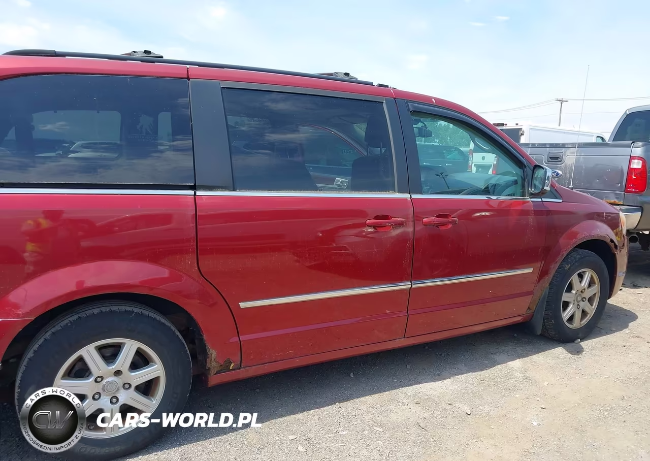 2010 Chrysler Town & Country Touring Plus VIN:2A4RR8D1XAR397880 - 12