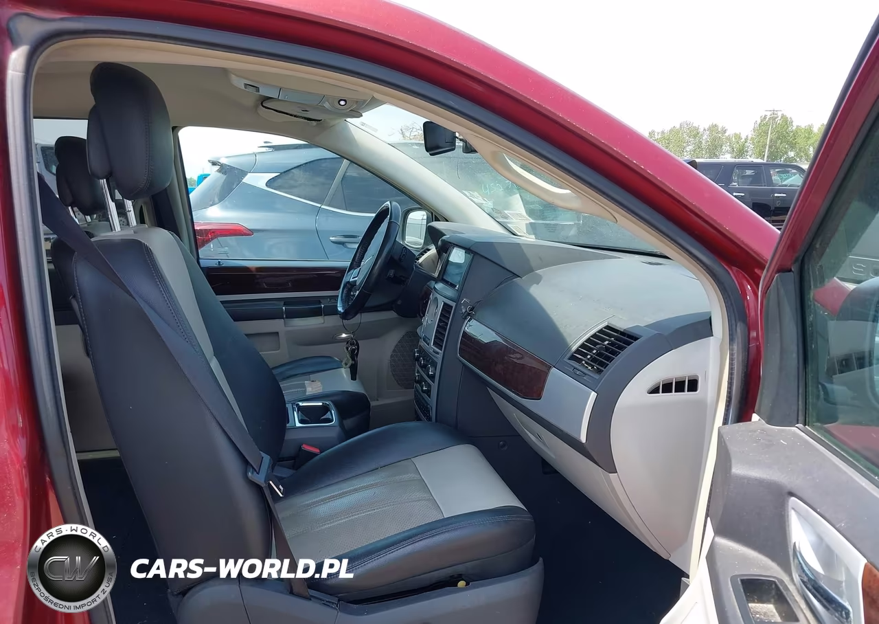 2010 Chrysler Town & Country Touring Plus VIN:2A4RR8D1XAR397880 - 5