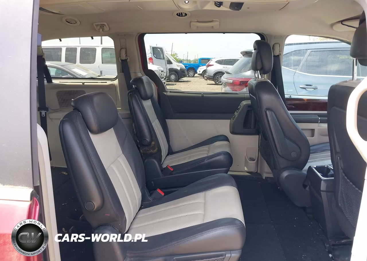2010 Chrysler Town & Country Touring Plus VIN:2A4RR8D1XAR397880 - 8