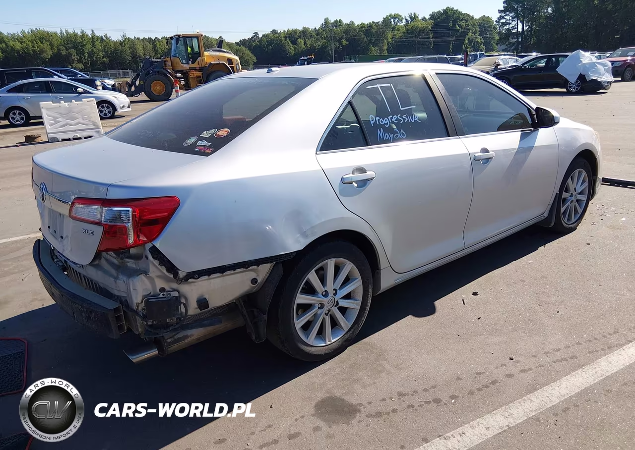 2013 Toyota Camry Xle VIN:4T1BF1FK2DU707892 - 4