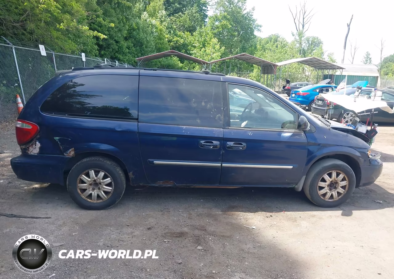 2005 Chrysler Town & Country Touring VIN:2C4GP54L65R356204 - 13