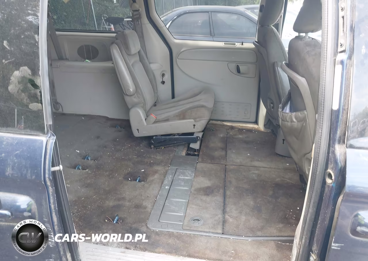 2005 Chrysler Town & Country Touring VIN:2C4GP54L65R356204 - 8