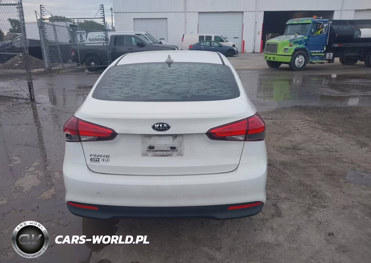 2018 Kia Forte Lx VIN:3KPFK4A77JE212667 - 16