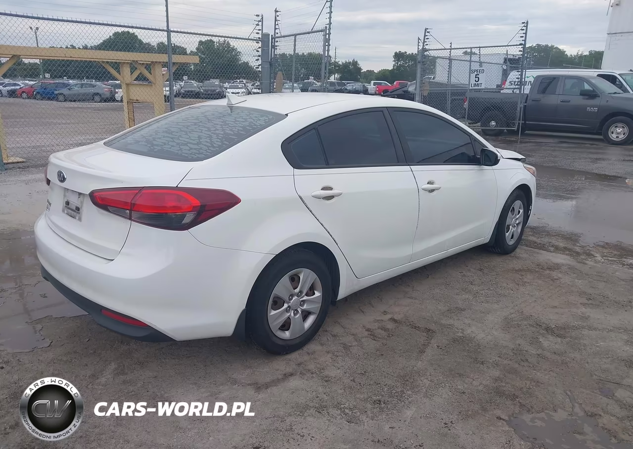 2018 Kia Forte Lx VIN:3KPFK4A77JE212667 - 4
