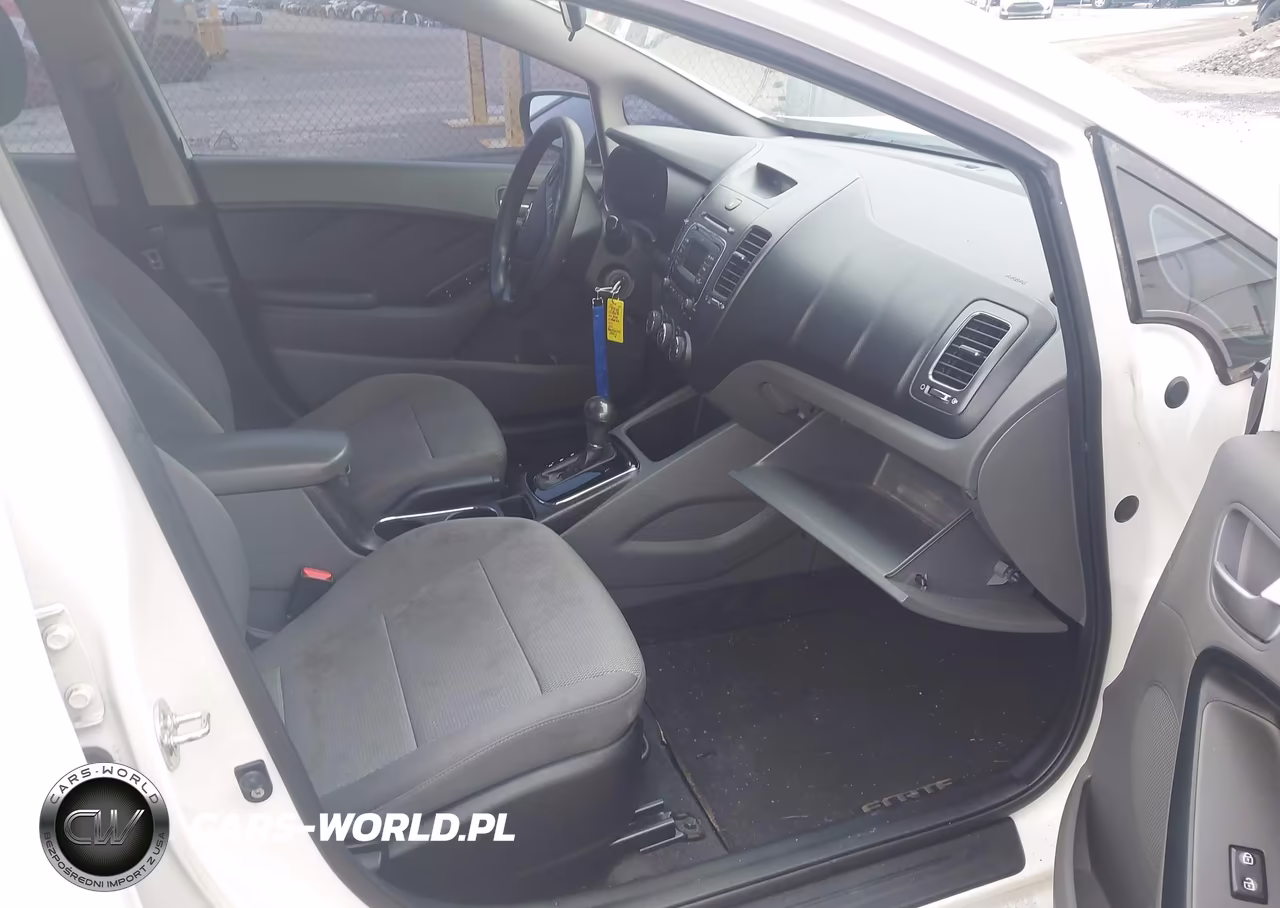 2018 Kia Forte Lx VIN:3KPFK4A77JE212667 - 5
