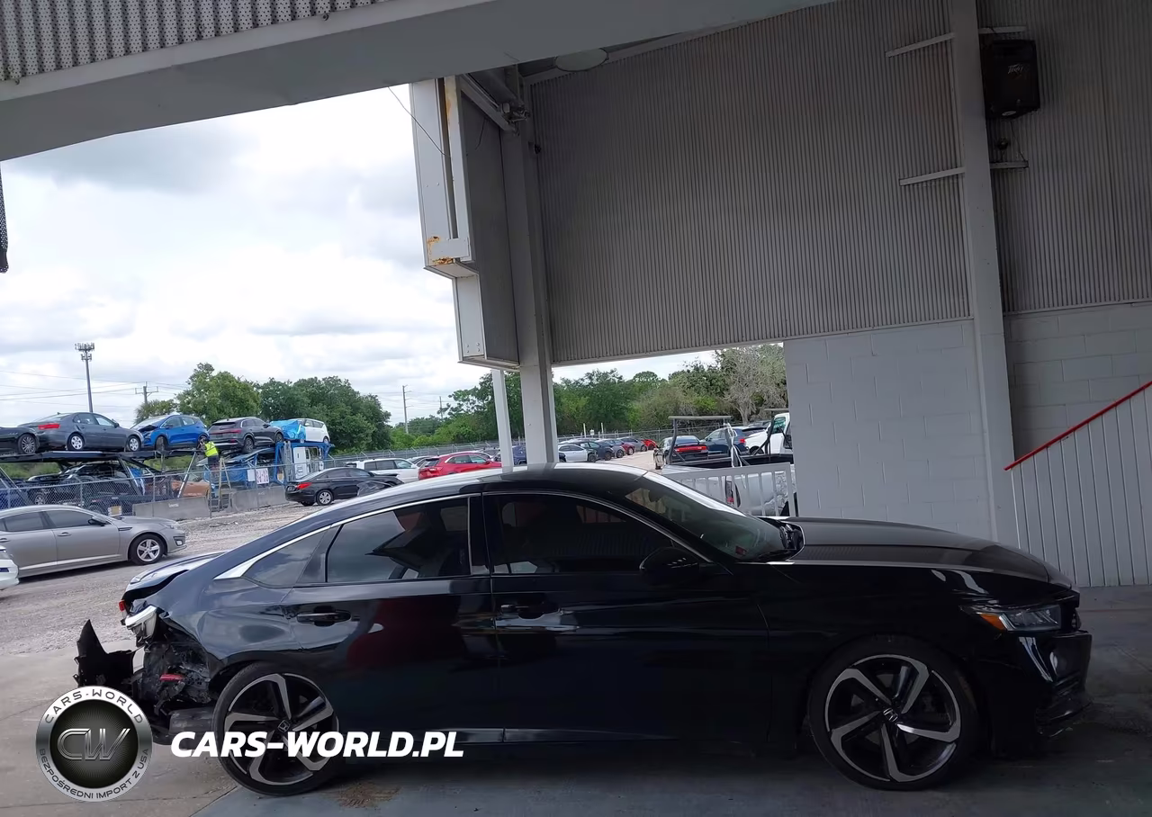 2018 Honda Accord Sport VIN:1HGCV1F39JA068090 - 14