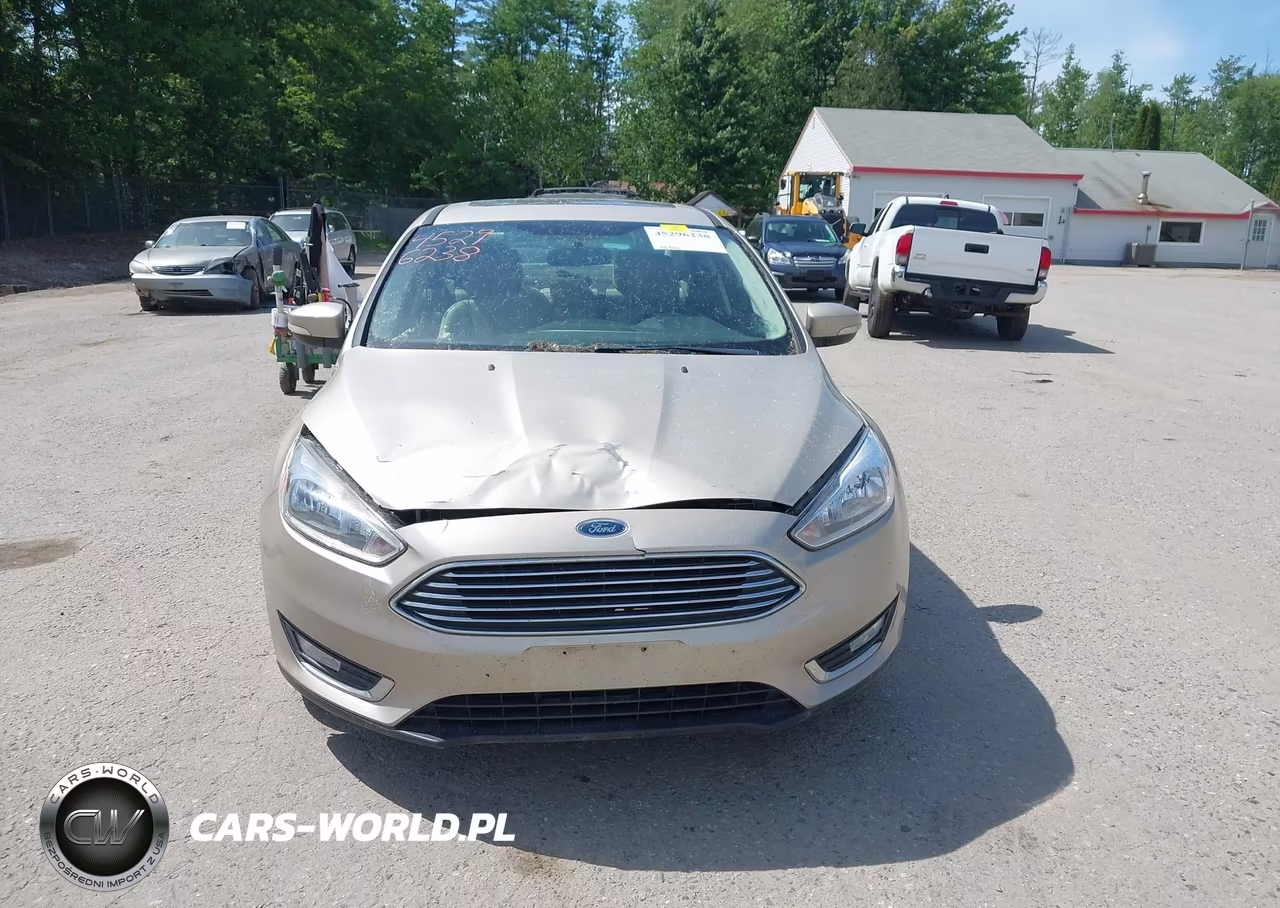 2018 Ford Focus Titanium VIN:1FADP3J27JL272095 - 12